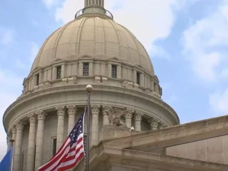 White powder envelope clears Oklahoma City State Capitol after evacuation